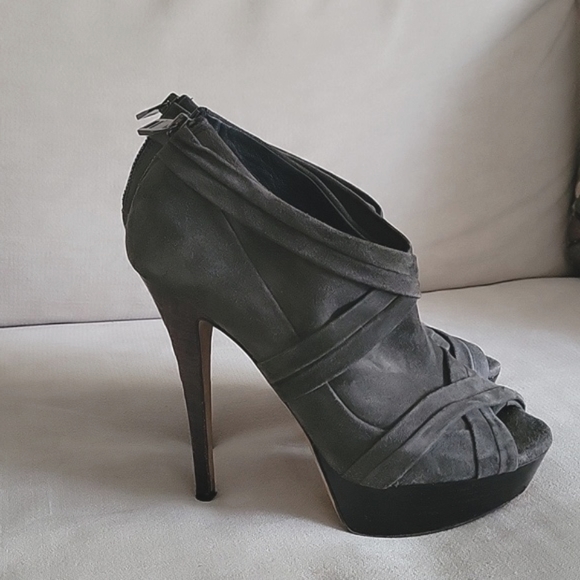 Burberry Women's Platform Heels - Picture 3 of 17